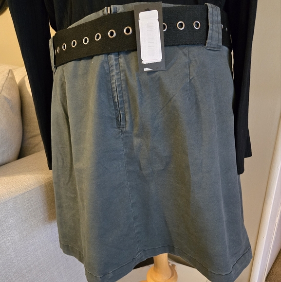 NWT: Kenneth Cole:Dark Green Skirt with Black Belt - Picture 3 of 4